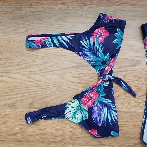 Shein Floral Bikini Top and Bottom Set Twist Top Padded Blue Womens Small - Picture 2 of 10
